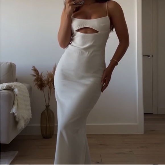 New Zara | Linen Blend Cut Out Dress - Picture 2 of 16